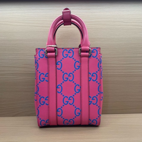 Gucci满Logo粉色GG迷你tote手袋 带宽肩带可以斜挎 多种背法 牛皮材质