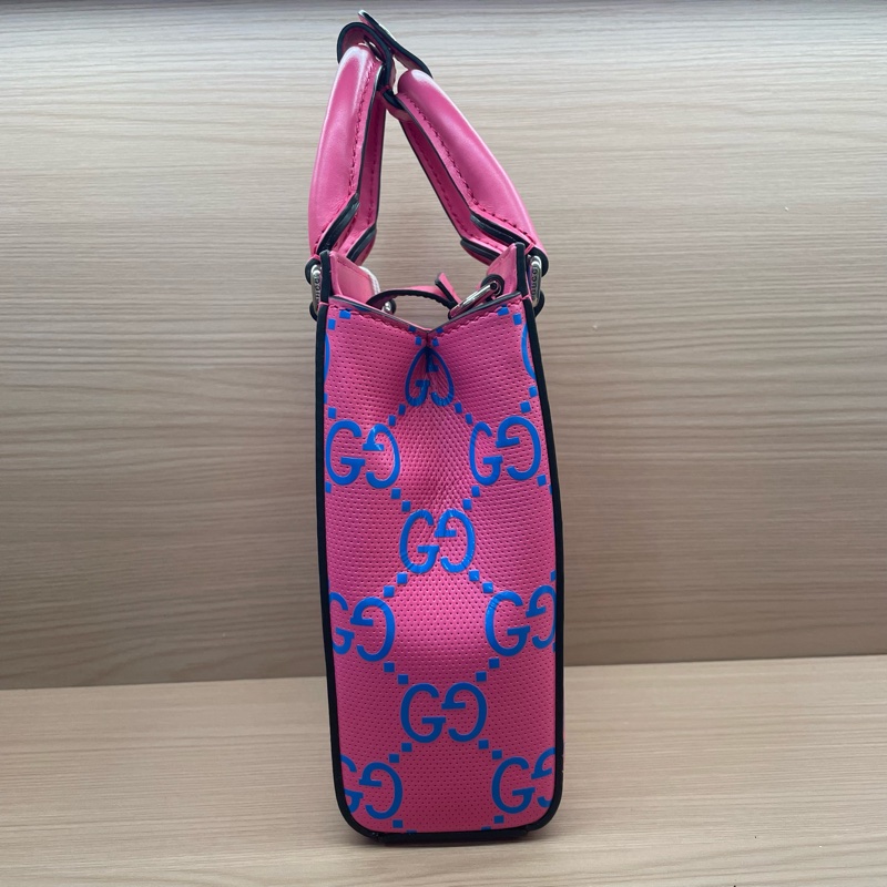 Gucci满Logo粉色GG迷你tote手袋 带宽肩带可以斜挎 多种背法 牛皮材质-5