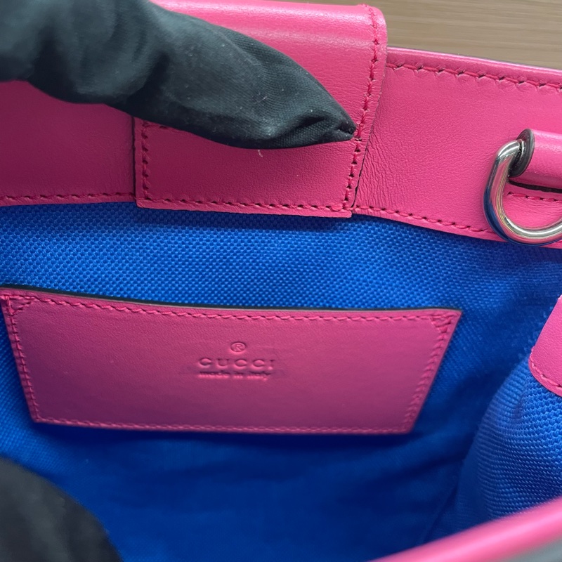 Gucci满Logo粉色GG迷你tote手袋 带宽肩带可以斜挎 多种背法 牛皮材质-8
