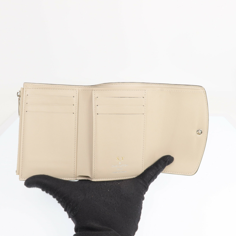 LOUIS VUITTON Monogram Mahina Victorine銀扣錢包-11