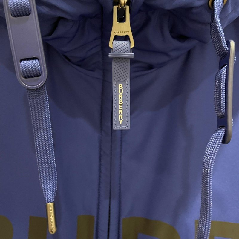 💎Han's house精品服飾💎Burberry 風衣 外套 連帽 寬版 原價40200-5