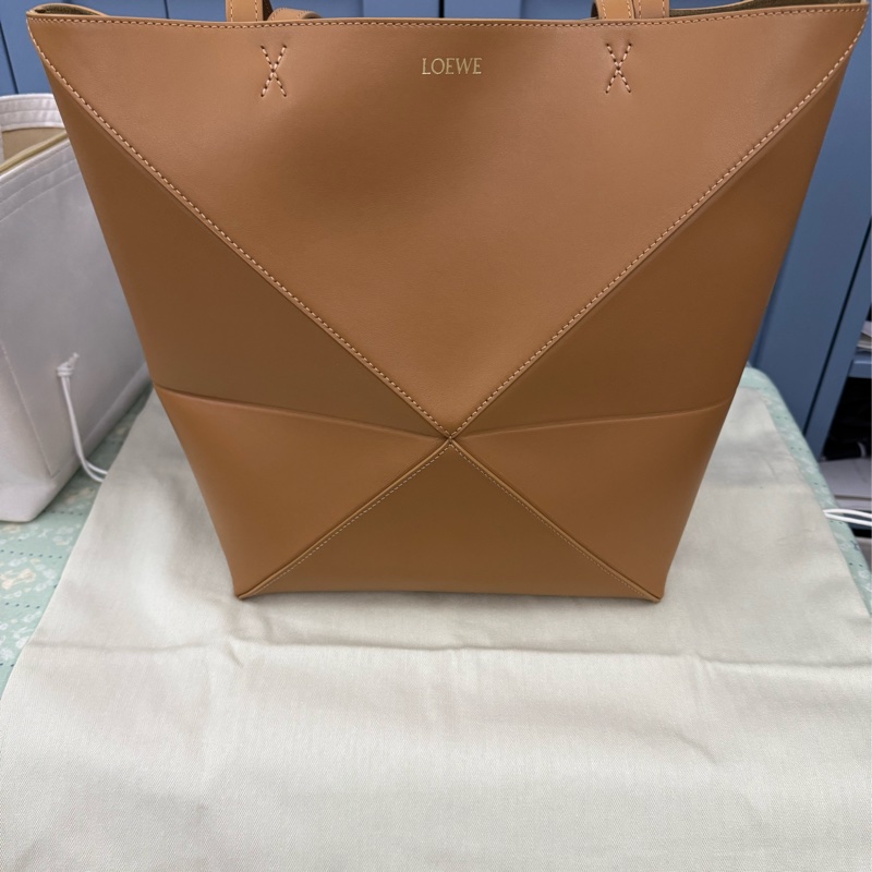 LOEWE中型摺疊包-1