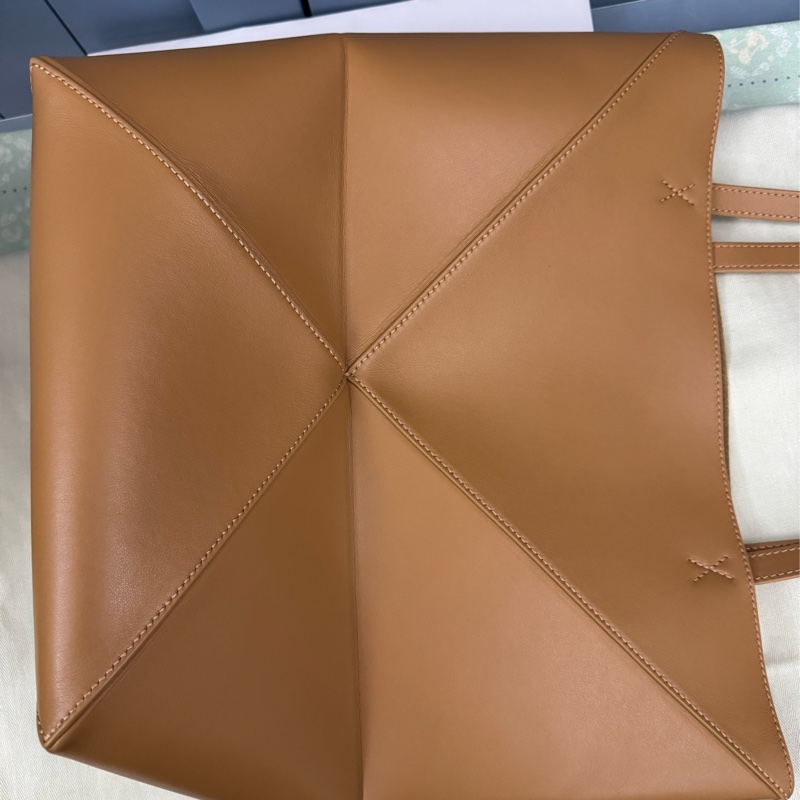 LOEWE中型摺疊包-15