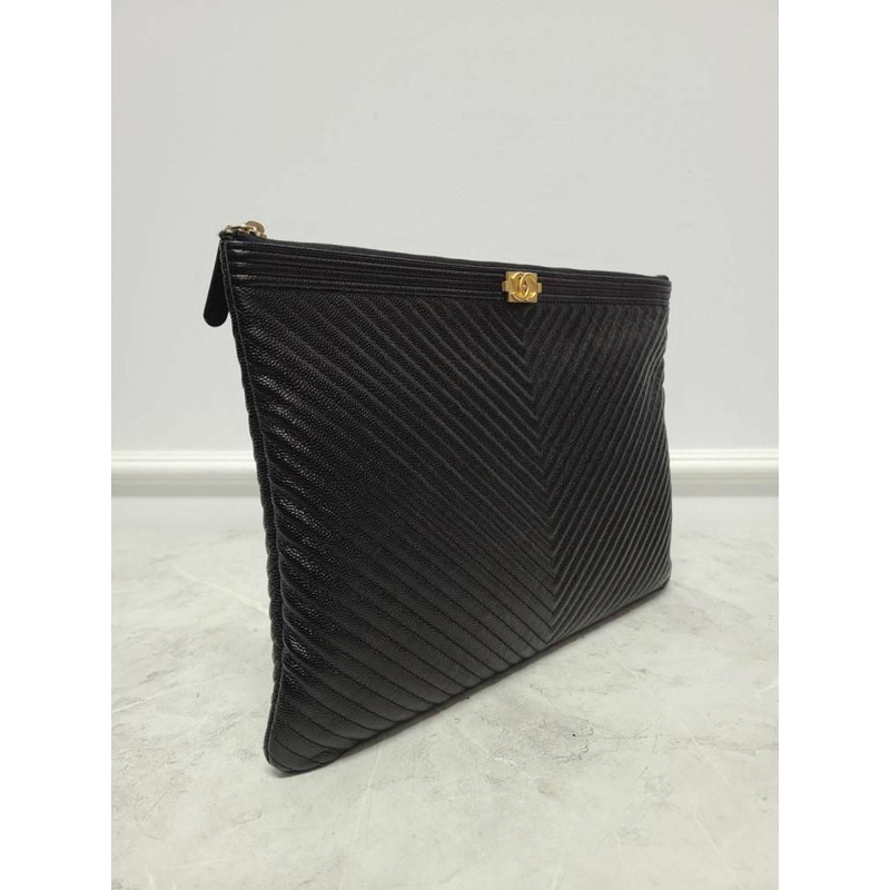 【包稅】CHANEL 魚子醬金色調人字紋男孩手拿包大號系列-2