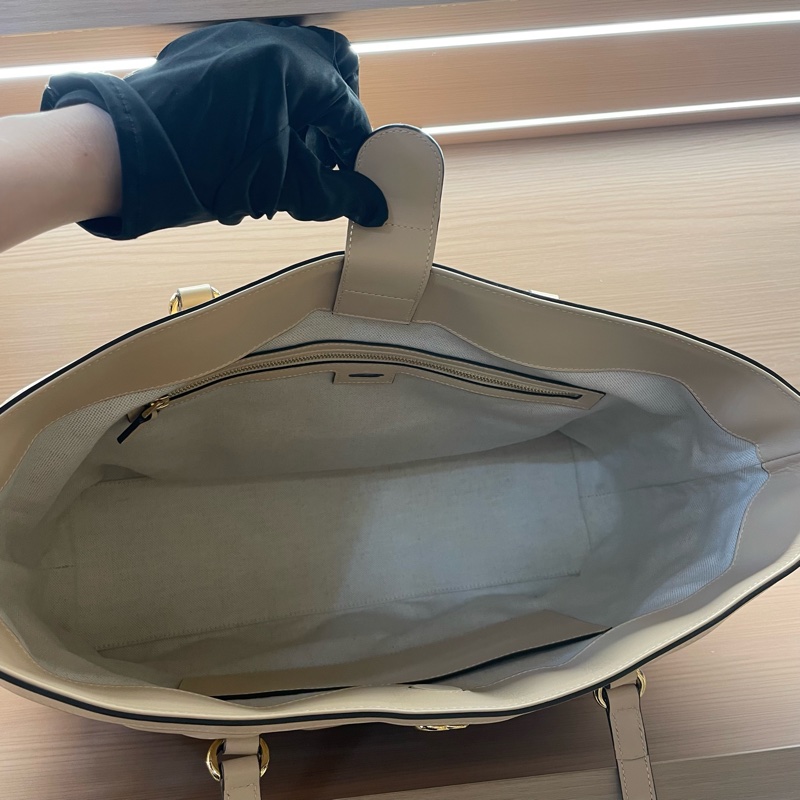 Gucci古驰Horsebit 1955系列托特包，杏色压纹皮革配金色五金-8