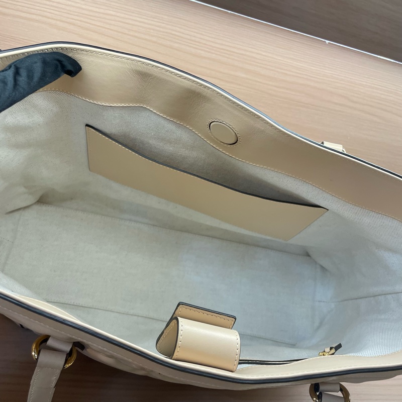 Gucci古驰Horsebit 1955系列托特包，杏色压纹皮革配金色五金-10