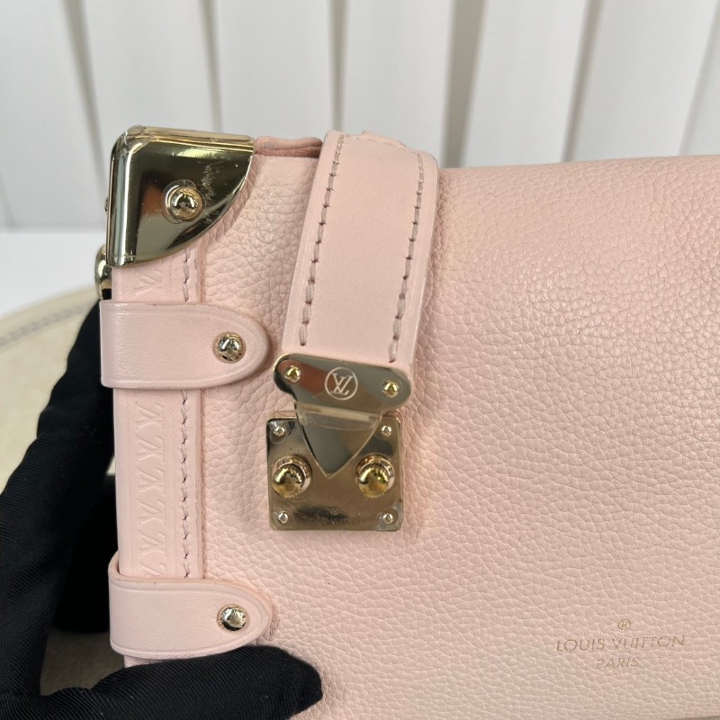 LV路易威登  芯片款 谷愛凌小號 SIDE TRUNK 可拆卸可調節肩帶S-Lock 鎖扣軟盒子 牛皮革 斜挎單肩包手提包 小號 女款 粉紅色-17