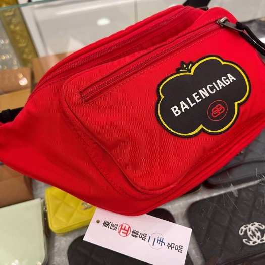 東區正精品㊣BALENCIAGA 紅色帆布貼布拉鍊胸口包斜背包肩背包腰包 RA1696-1