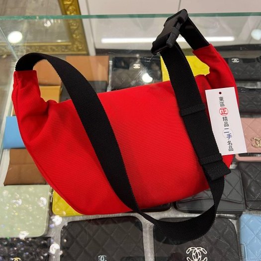 東區正精品㊣BALENCIAGA 紅色帆布貼布拉鍊胸口包斜背包肩背包腰包 RA1696-4
