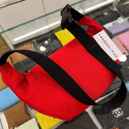 東區正精品㊣BALENCIAGA 紅色帆布貼布拉鍊胸口包斜背包肩背包腰包 RA1696-5
