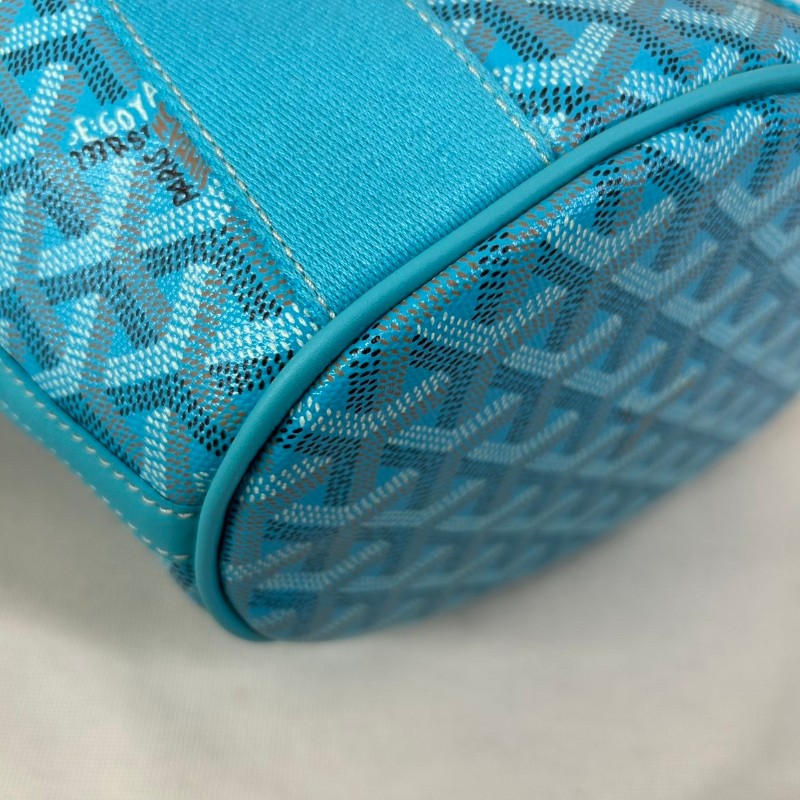 戈雅 BELHARRA沙灘包   陽光下度假的完美伴侶 其標誌性的水桶形狀和大開口設計 可輕鬆放入日常用品 兩個舒適的扁手柄 既可手提也可肩背 可拆卸的皮肩帶可以斜挎或單肩-17