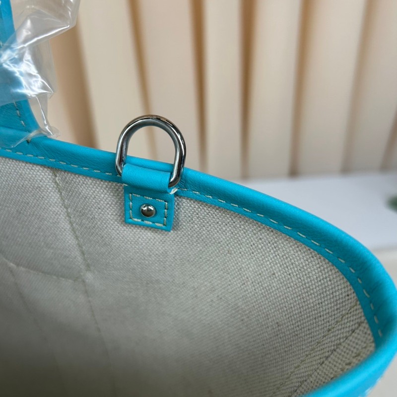 戈雅 BELHARRA沙灘包   陽光下度假的完美伴侶 其標誌性的水桶形狀和大開口設計 可輕鬆放入日常用品 兩個舒適的扁手柄 既可手提也可肩背 可拆卸的皮肩帶可以斜挎或單肩-22