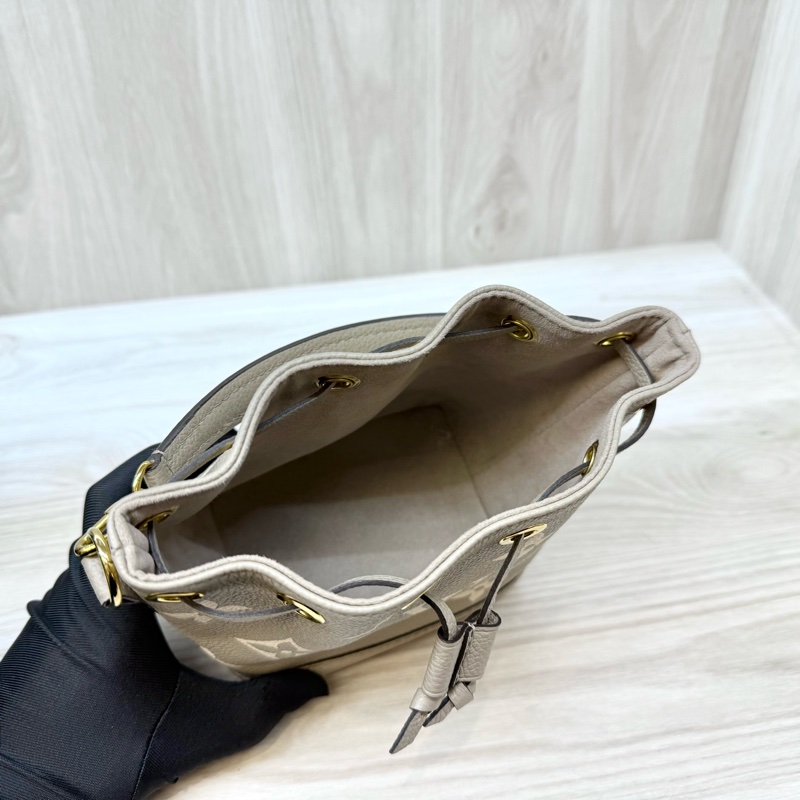 LV斑鳩灰牛皮壓紋Nano Noe水桶包/M46291-8
