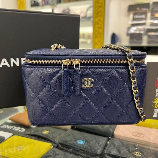 東區正精品㊣CHANEL AP1341 全新香奈兒藍色荔枝牛皮內鏡子雙拉鍊金皮穿鍊化妝箱包斜背包 RZ4681-0