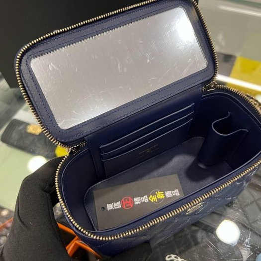 東區正精品㊣CHANEL AP1341 全新香奈兒藍色荔枝牛皮內鏡子雙拉鍊金皮穿鍊化妝箱包斜背包 RZ4681-3