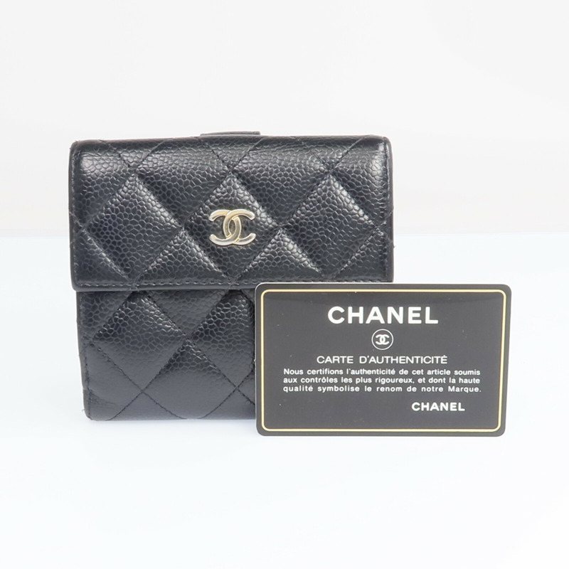 CHANEL 牛皮皮革Fold Wallet金扣錢包-18