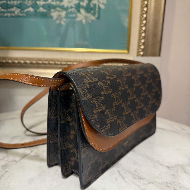 Celine PVC咖皮邊Strap WOC金釦下蓋8卡肩斜背包10D852CG9.04LU-2