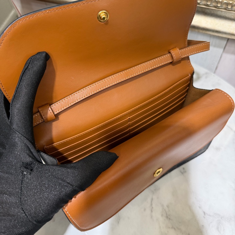 Celine PVC咖皮邊Strap WOC金釦下蓋8卡肩斜背包10D852CG9.04LU-5