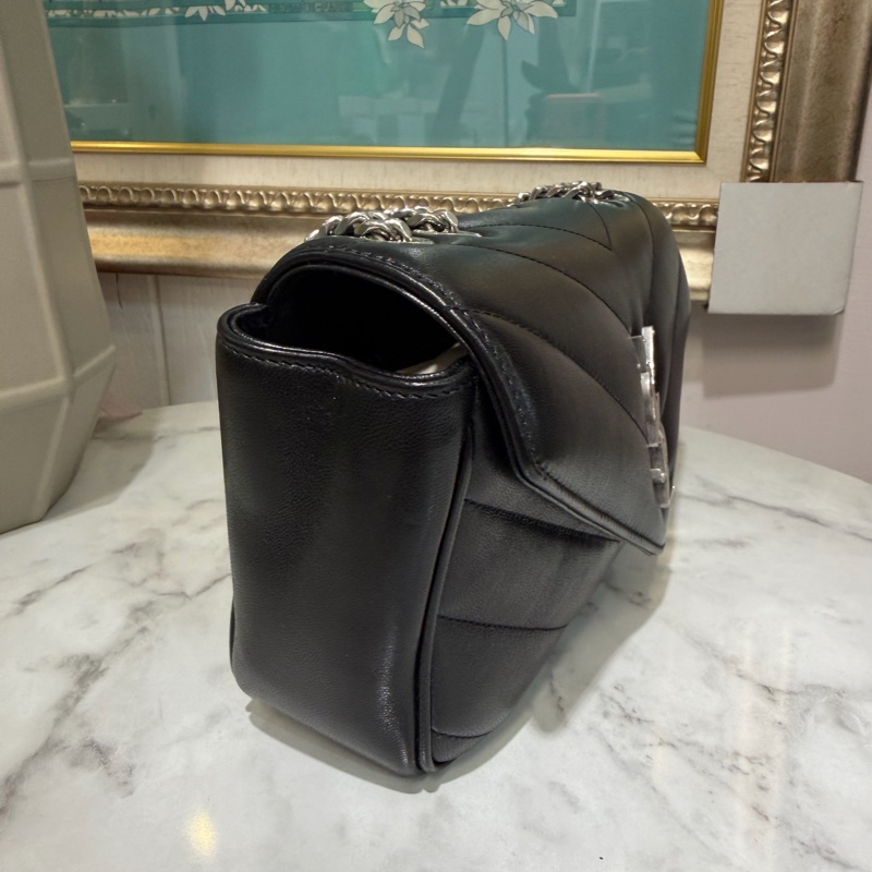YSL 黑羊皮V型紋LouLou MateLasse絎縫銀釦下蓋肩斜背鏈包-3
