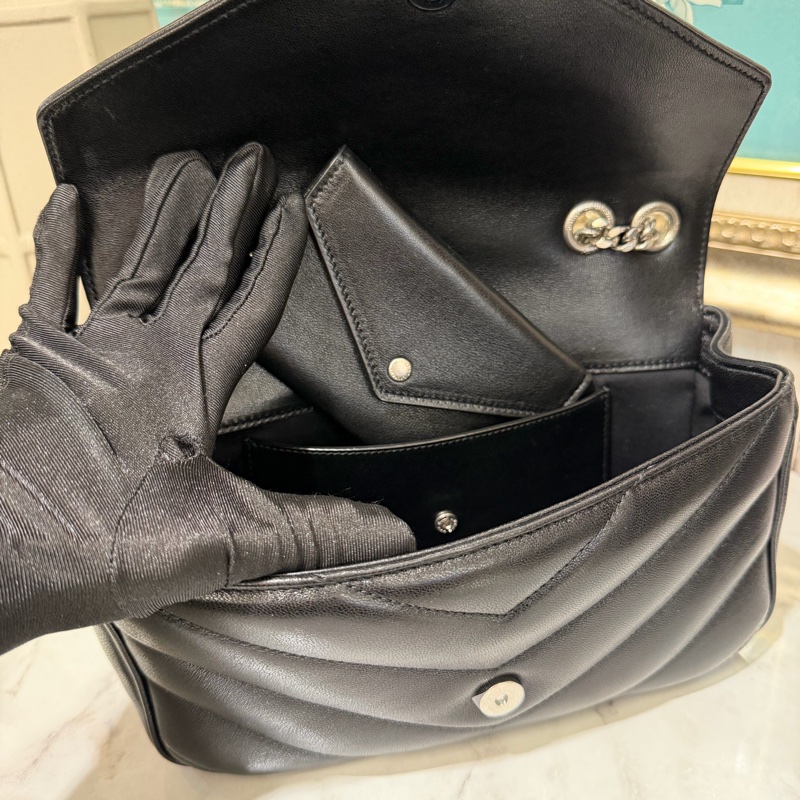 YSL 黑羊皮V型紋LouLou MateLasse絎縫銀釦下蓋肩斜背鏈包-7
