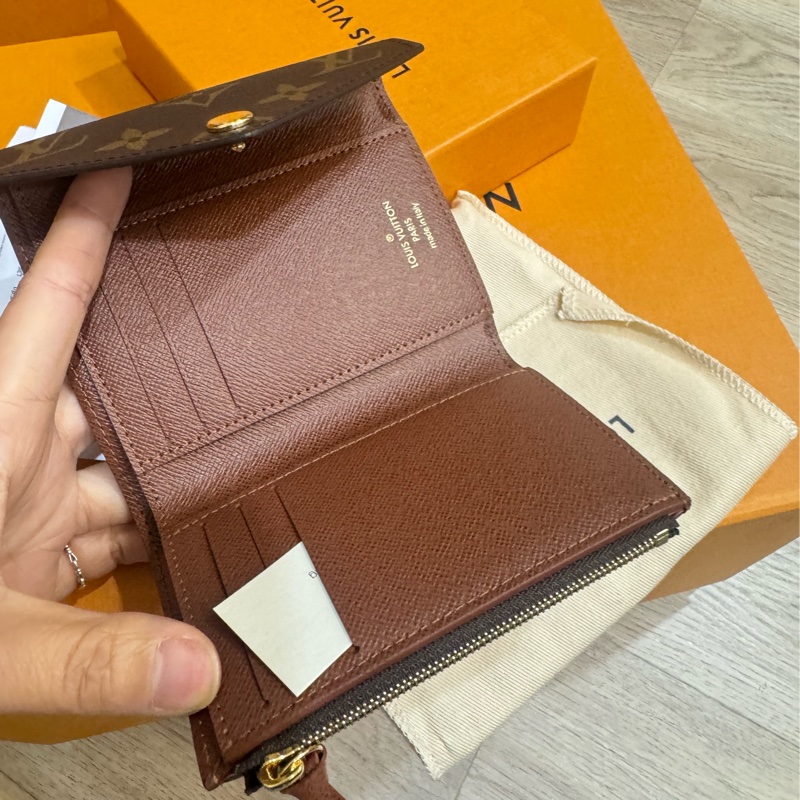 lv 經典短夾 全新閒置-3
