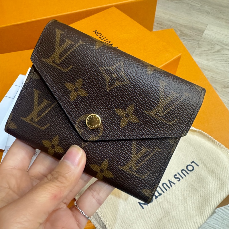 lv 經典短夾 全新閒置-7