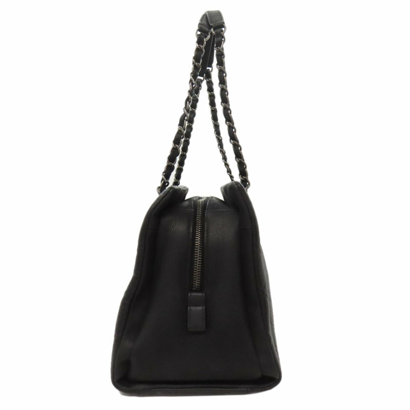 香奈兒 (Chanel) 女士鏈條肩背包，飾有 Coco 標誌和銀色五金配件，小牛皮材質，CHANEL-2