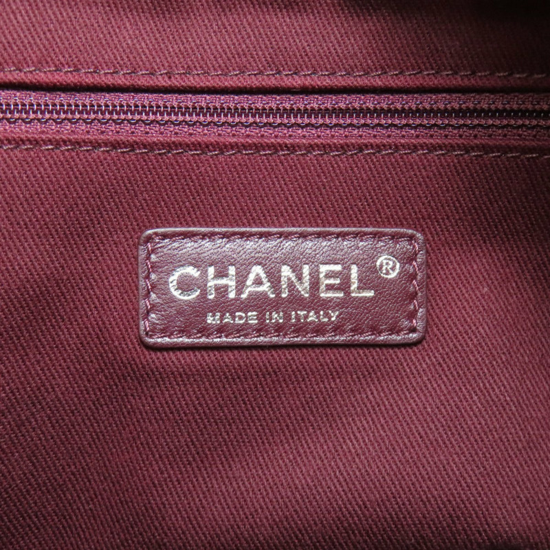 香奈兒 (Chanel) 女士鏈條肩背包，飾有 Coco 標誌和銀色五金配件，小牛皮材質，CHANEL-5