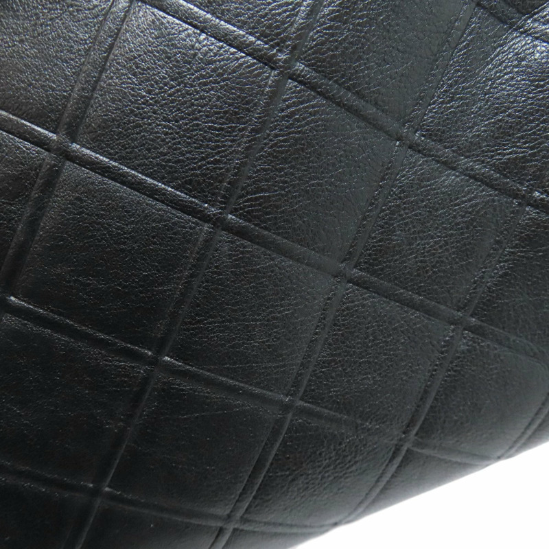 香奈兒 (Chanel) 女士鏈條肩背包，飾有 Coco 標誌和銀色五金配件，小牛皮材質，CHANEL-15