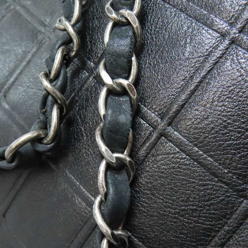 香奈兒 (Chanel) 女士鏈條肩背包，飾有 Coco 標誌和銀色五金配件，小牛皮材質，CHANEL-20