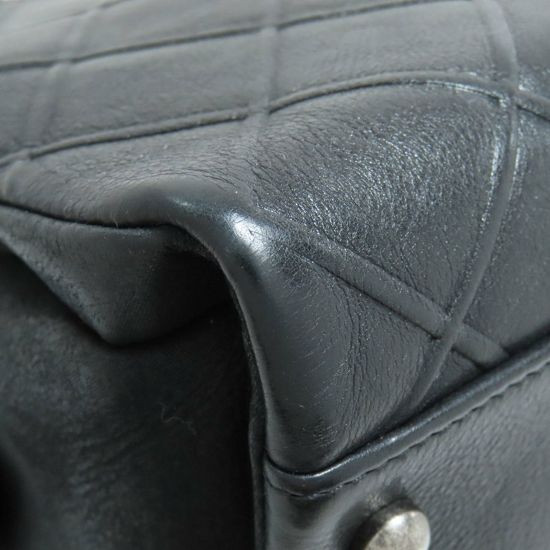 香奈兒 (Chanel) 女士鏈條肩背包，飾有 Coco 標誌和銀色五金配件，小牛皮材質，CHANEL-25