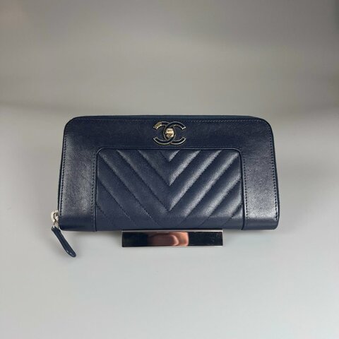 CHANEL 山形紋ㄇ拉長夾 羊皮 海軍藍 24開