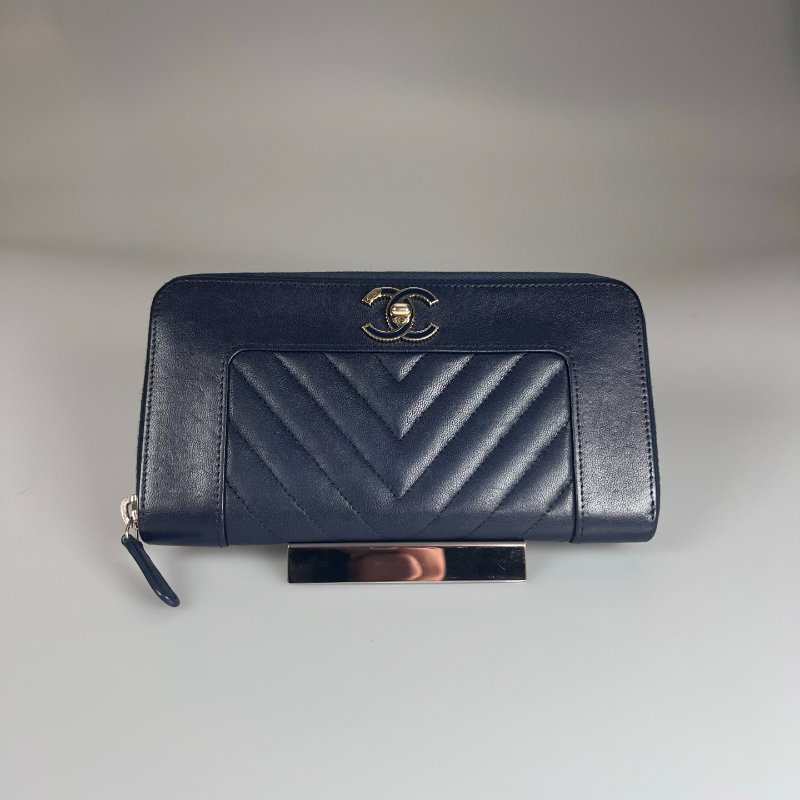 CHANEL 山形紋ㄇ拉長夾 羊皮 海軍藍 24開-0