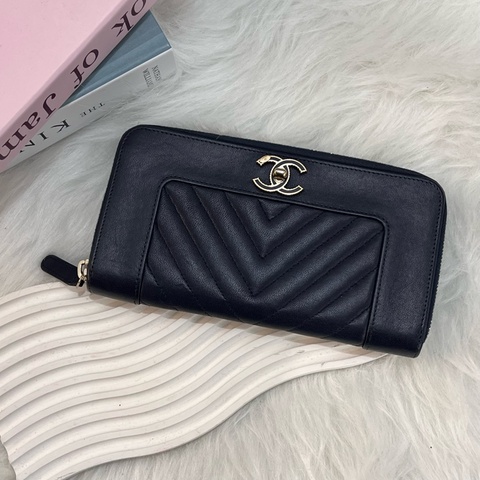 CHANEL 山形紋ㄇ拉長夾 羊皮 海軍藍 24開
