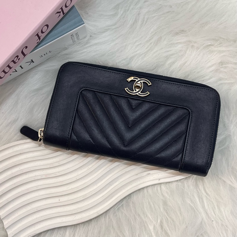 CHANEL 山形紋ㄇ拉長夾 羊皮 海軍藍 24開-0