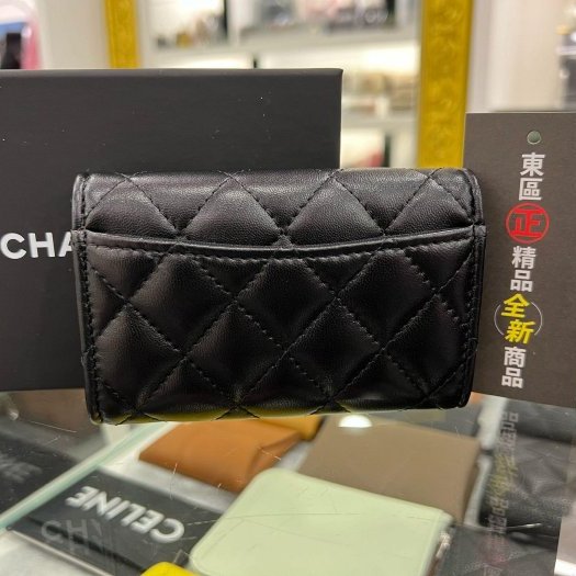 東區正精品㊣CHANEL AP0214 SO BLACK 全新香奈兒黑色羊皮黑釦釦子卡片夾零錢包 RZ4666-6