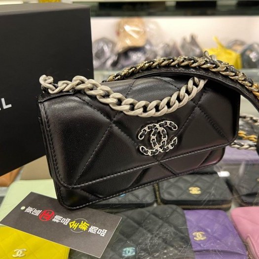 東區正精品㊣CHANEL19 Woc AP3067 全新香奈兒黑色大菱格紋山羊皮銀扣金銀鍊手提包斜背包手機包 RA1712-1