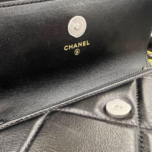 東區正精品㊣CHANEL19 Woc AP3067 全新香奈兒黑色大菱格紋山羊皮銀扣金銀鍊手提包斜背包手機包 RA1712-3