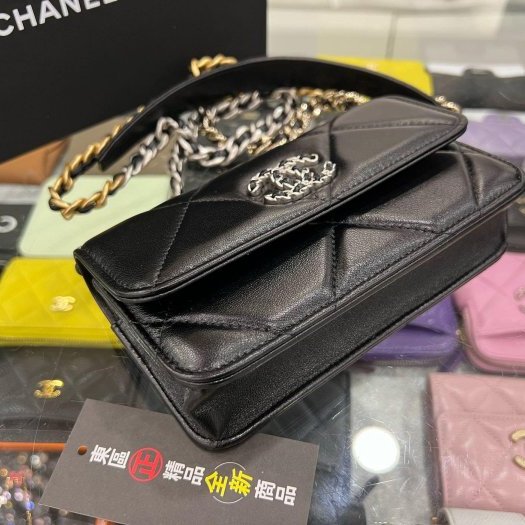 東區正精品㊣CHANEL19 Woc AP3067 全新香奈兒黑色大菱格紋山羊皮銀扣金銀鍊手提包斜背包手機包 RA1712-6