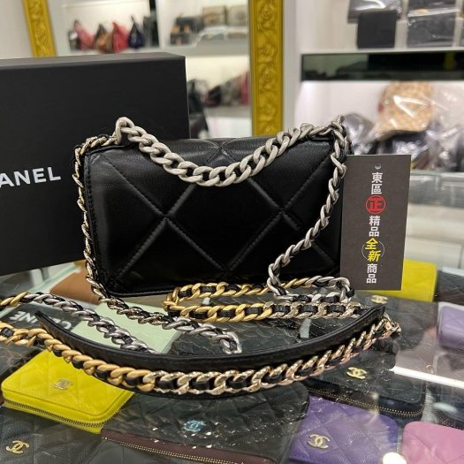 東區正精品㊣CHANEL19 Woc AP3067 全新香奈兒黑色大菱格紋山羊皮銀扣金銀鍊手提包斜背包手機包 RA1712-7