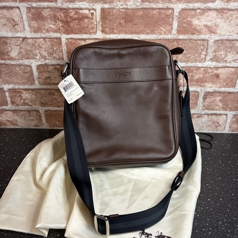 美國購買 正牌Coach 包包 男士斜背包 拉鍊款 咖啡色款