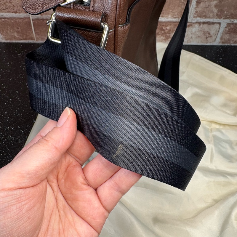 美國購買 正牌Coach 包包 男士斜背包 拉鍊款 咖啡色款-5