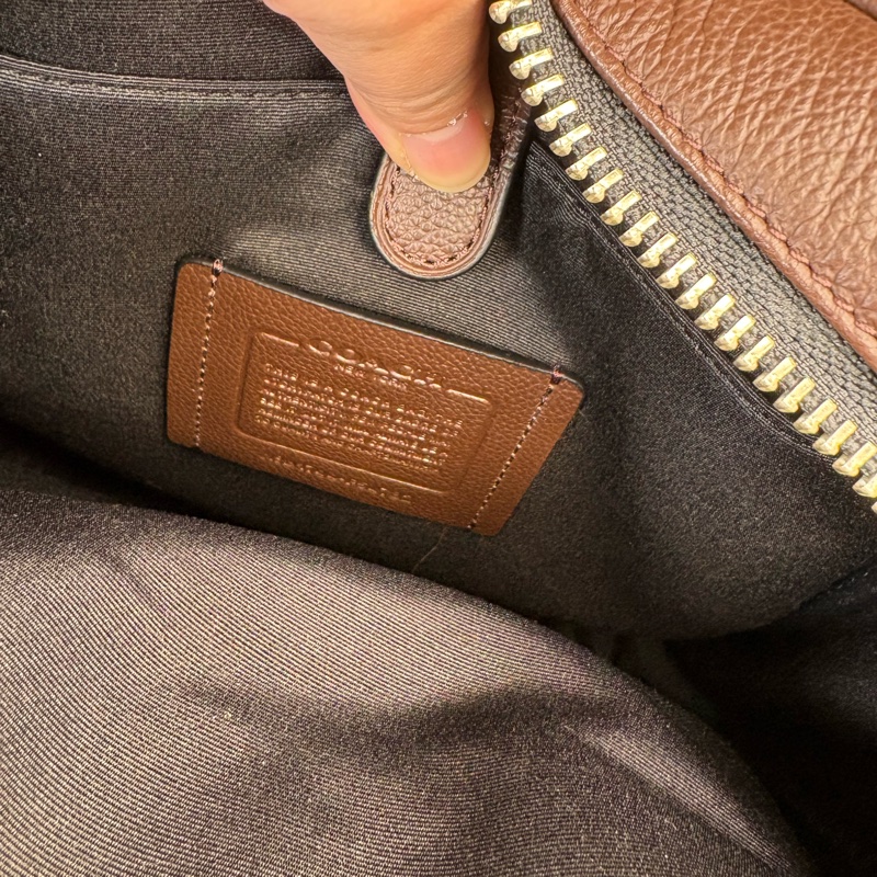美國購買 正牌Coach 包包 男士斜背包 拉鍊款 咖啡色款-7