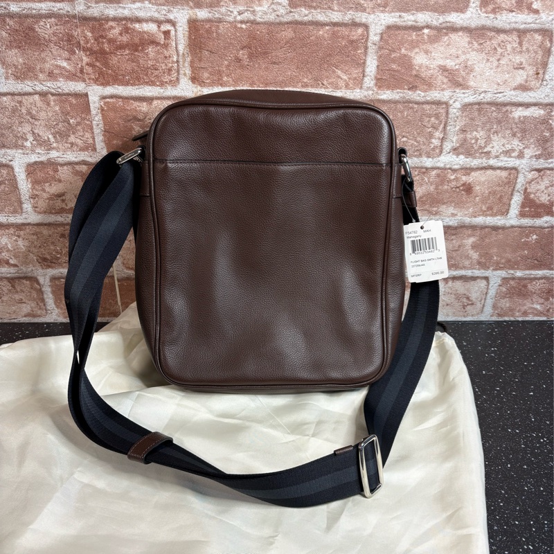 美國購買 正牌Coach 包包 男士斜背包 拉鍊款 咖啡色款-11