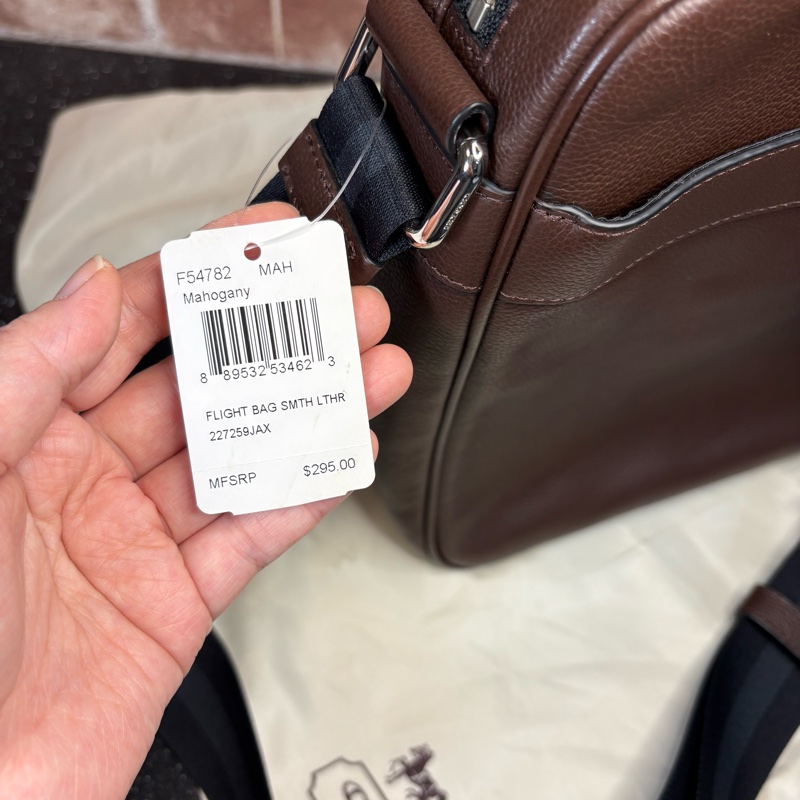 美國購買 正牌Coach 包包 男士斜背包 拉鍊款 咖啡色款-16