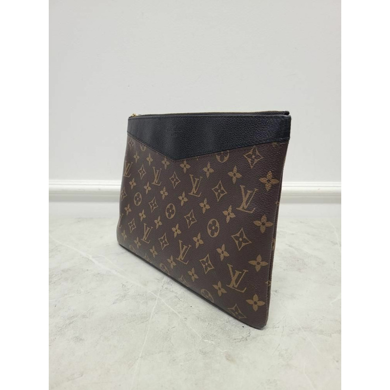 【包稅】LOUIS VUITTON 黑色字母圖案日常手拿包-1