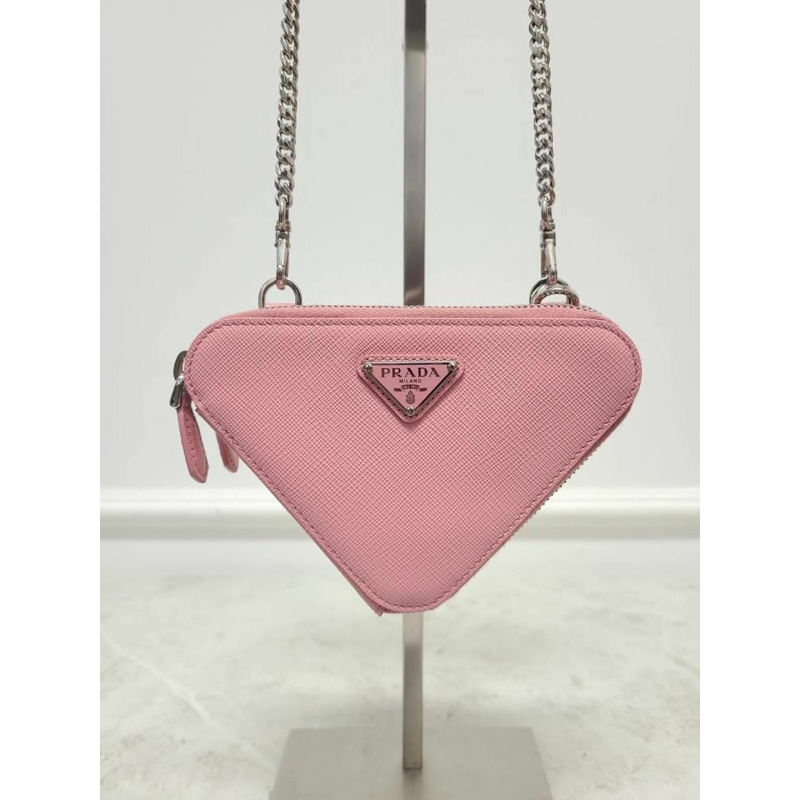 【包稅】PRADA 粉紅 Saffiano 三角形皮革迷你斜背包-1