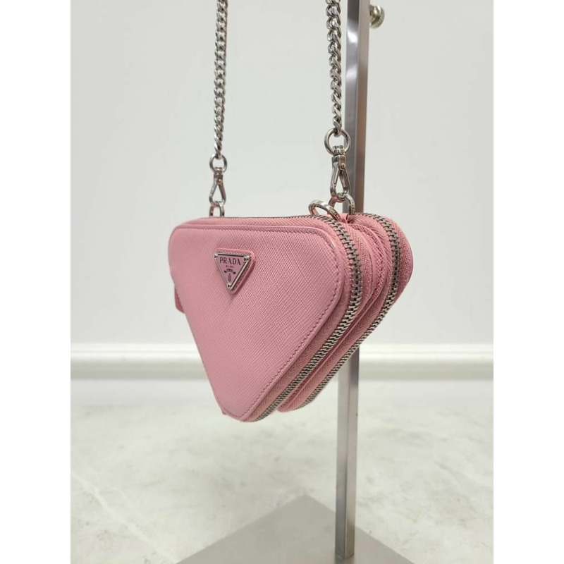 【包稅】PRADA 粉紅 Saffiano 三角形皮革迷你斜背包-2
