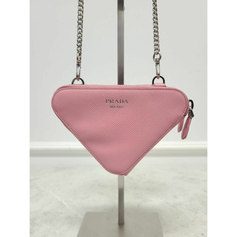 【包稅】PRADA 粉紅 Saffiano 三角形皮革迷你斜背包-5