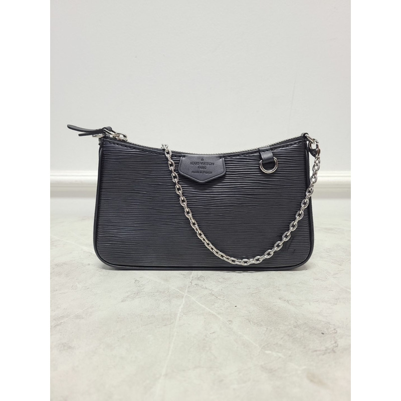 【包稅】LOUIS VUITTON 黑色 Epi Easy 肩帶收納袋-0